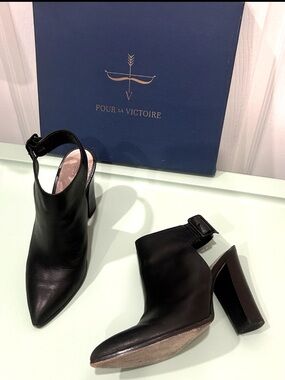 Pour La Victoire Zuri Black Leather Pointed Block-Heel Ankle Booties